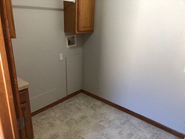 Foto del edificio - Rancher 3 Bed 2 Bath 2 Car Garage Oversized