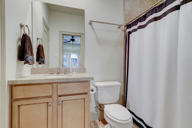 Building Photo - 5012 Schuler St