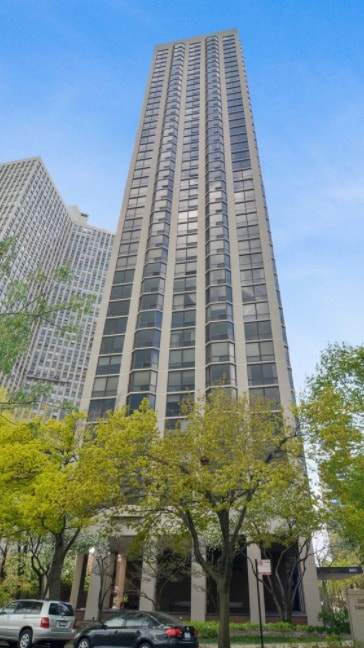 Primary Photo - 2650 N Lakeview Ave