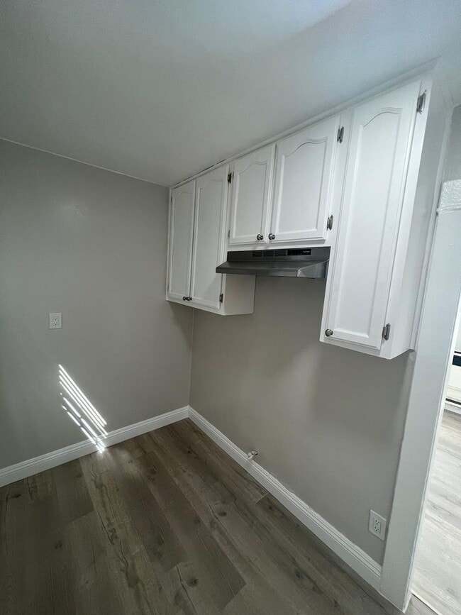 Photo - 1681 1/2 West 37th Street Apartment