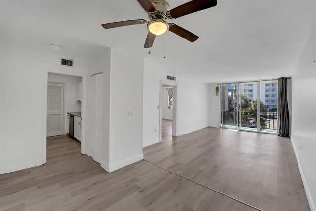 Foto del edificio - 301 Croton Ave