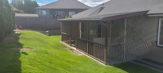 Foto del edificio - 463 Anthony Dr