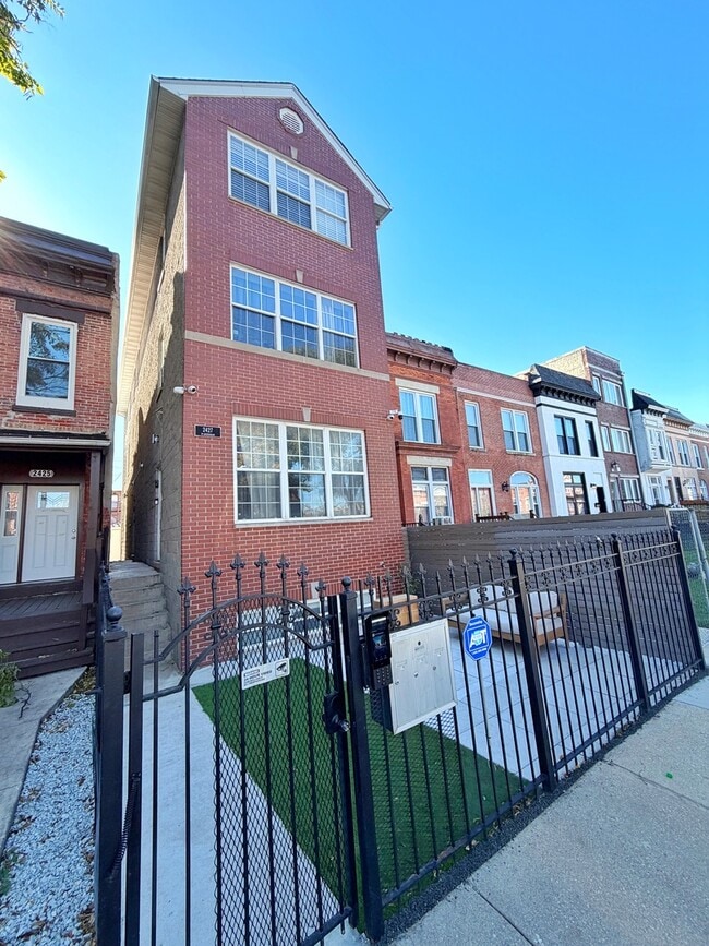 Building Photo - 2427 W Grenshaw St