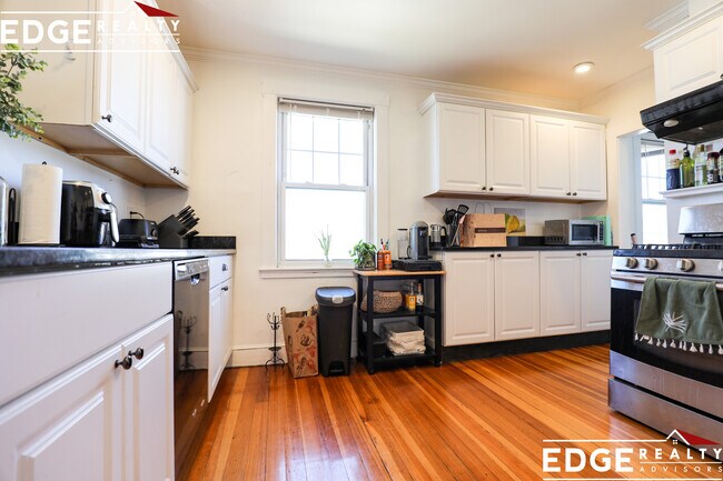 Building Photo - 103 Etna St