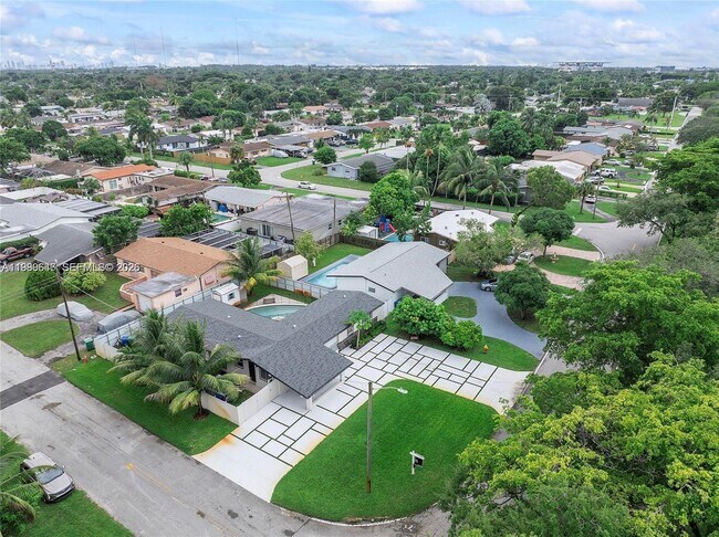 Foto del edificio - 2261 Utopia Dr