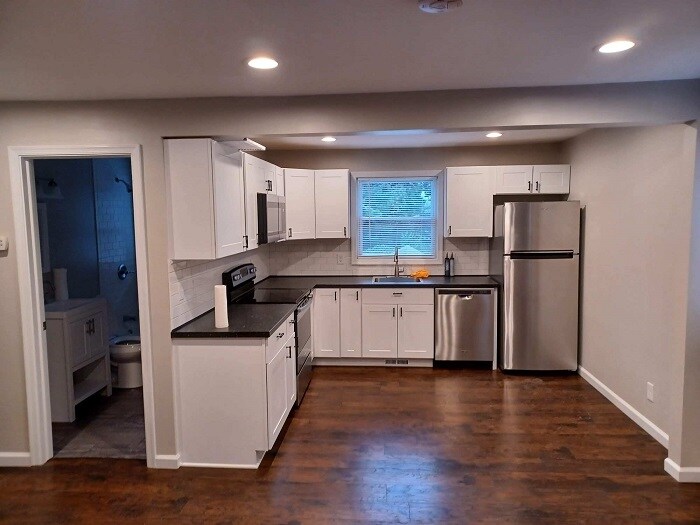 Primary Photo - 9441 Ridgely Ave
