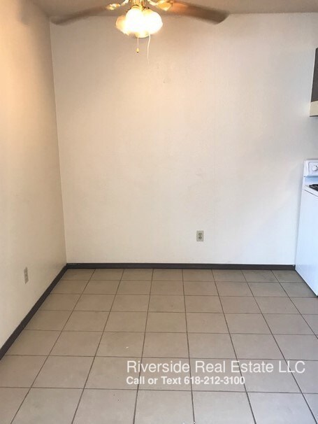 Building Photo - 913 Joliet Dr