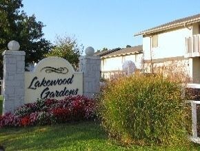 Foto del edificio - 3248 S Lakewood Ave