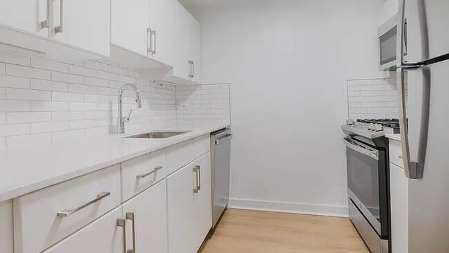 Foto del edificio - 448 W 37th St