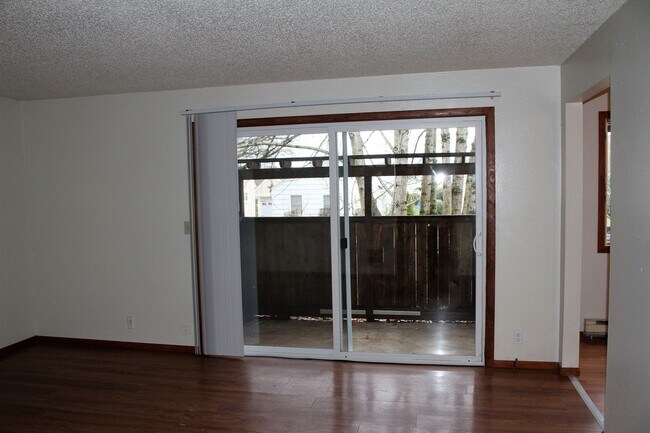 Foto del edificio - 1BD/1BA Apartment in Awesome Small Complex...