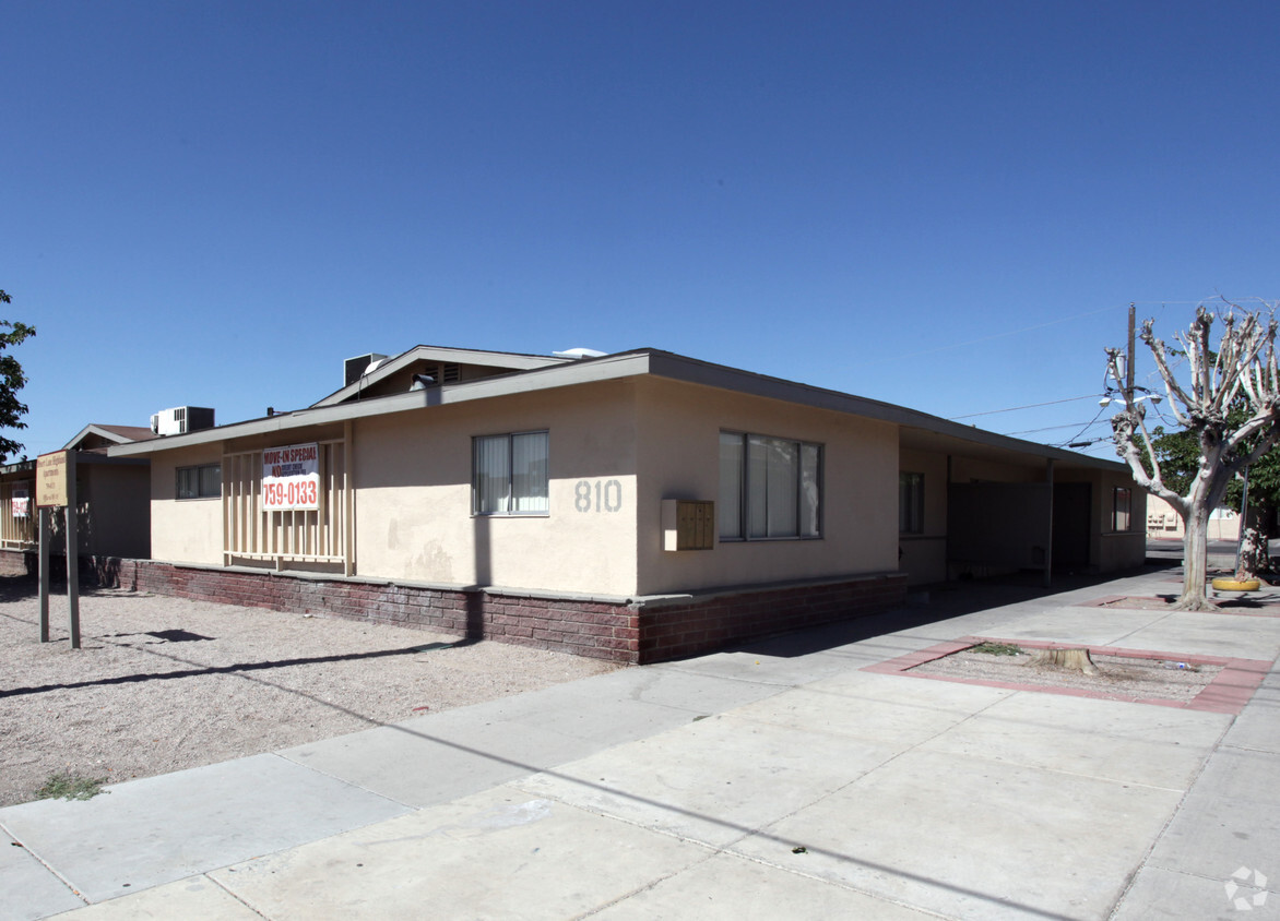 Building Photo - Desert Lane Highland