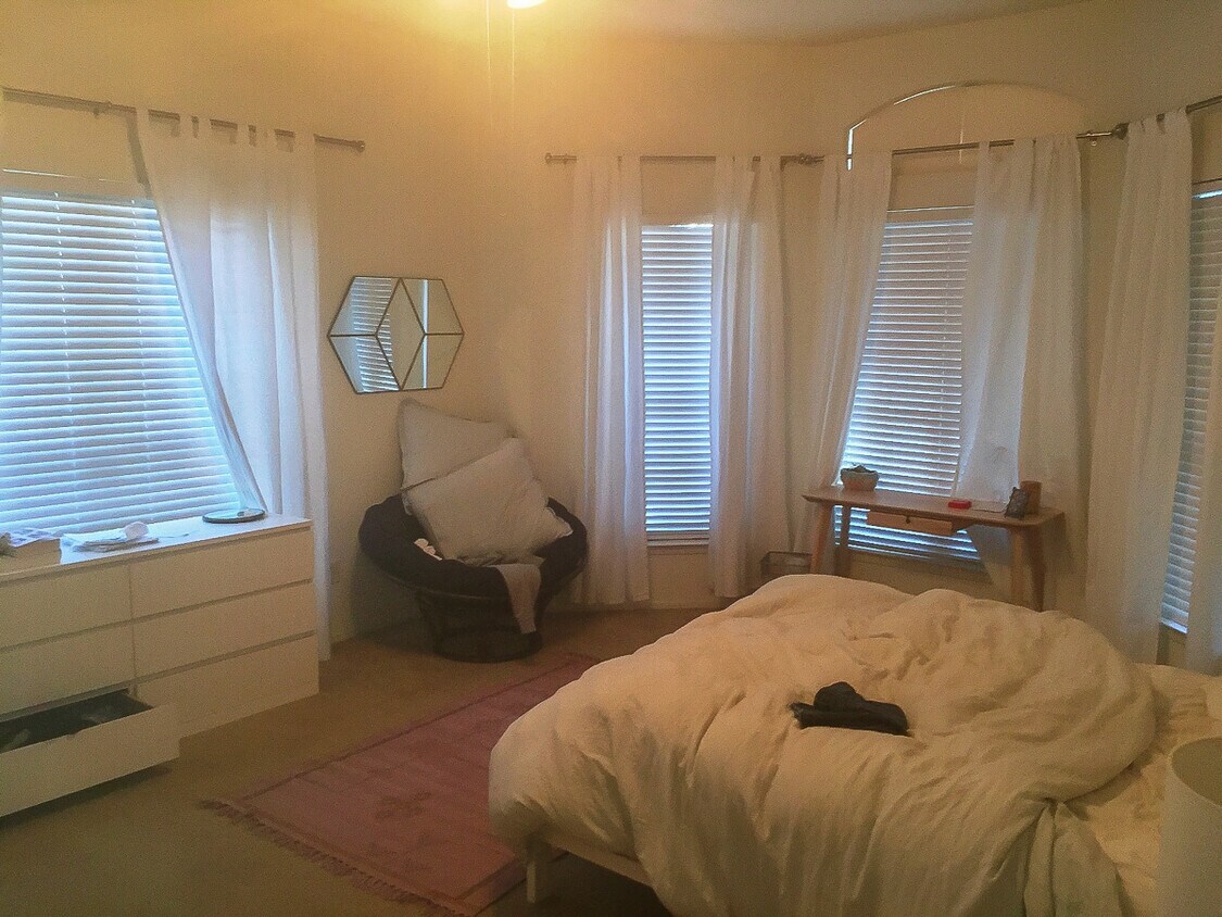 Foto principal - 311 E 38th St