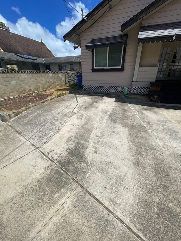 Primary Photo - 1347 Palolo Ave