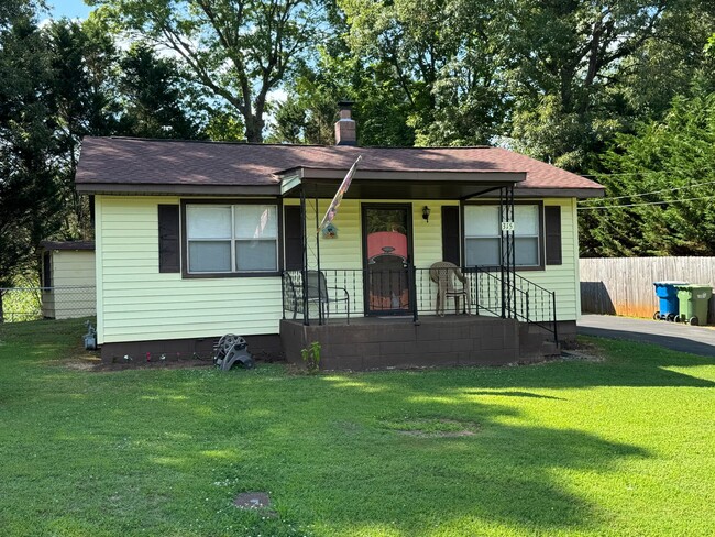 Building Photo - MOVE-IN READY!