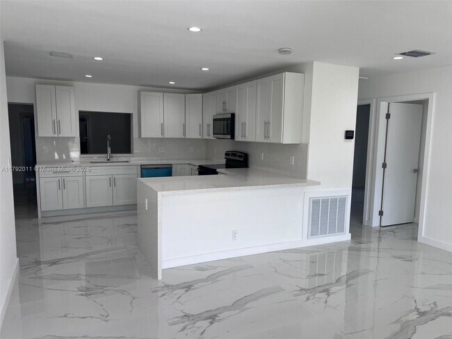Foto del edificio - 431 NE 58th St