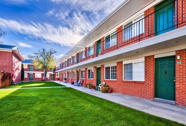 Building Photo - 300 S Straughan Ave