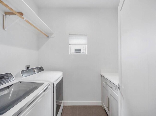 Building Photo - 2416 Truxillo St