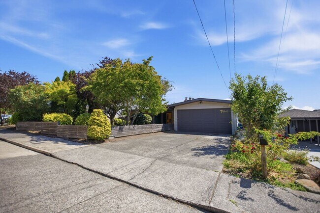 Foto del edificio - Spacious 4 Bed 2.5 Bath Home with Panoramic Views in Magnolia