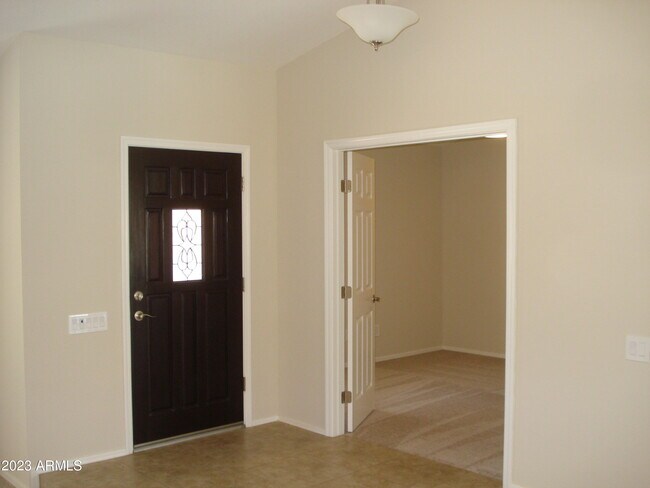 Foto del edificio - 9148 E Davenport Dr