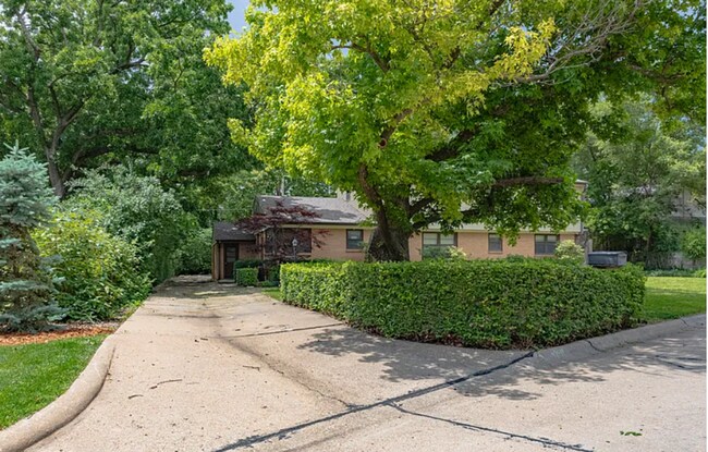 Foto del edificio - Beautiful 4 Bedroom / 3 Bath Home in the Heart of Manhattan, KS – Large Yard & Close to Campus