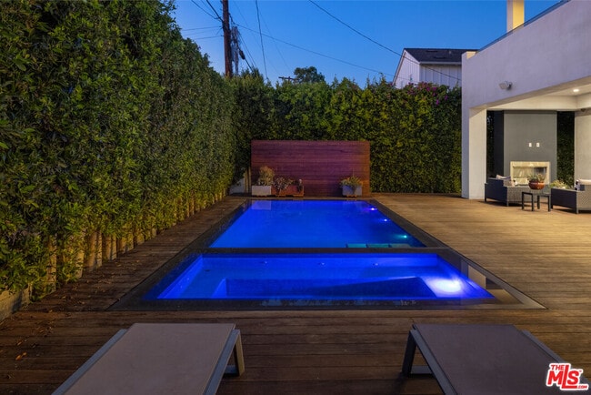 Building Photo - 607 N Curson Ave