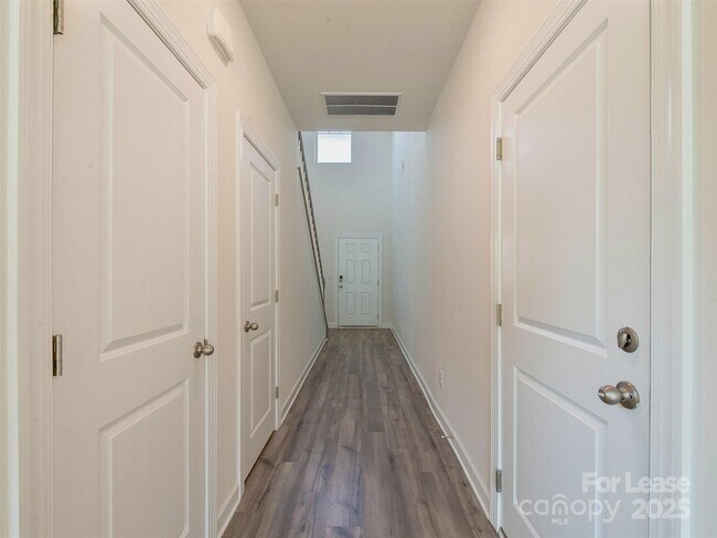 Foto del edificio - 2606 Arbor Loop Dr