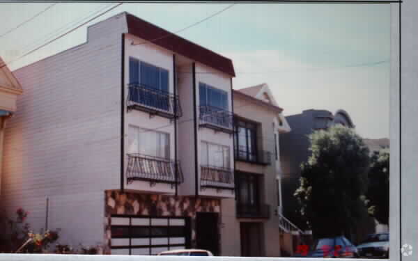 Building Photo - 244 3rd Ave