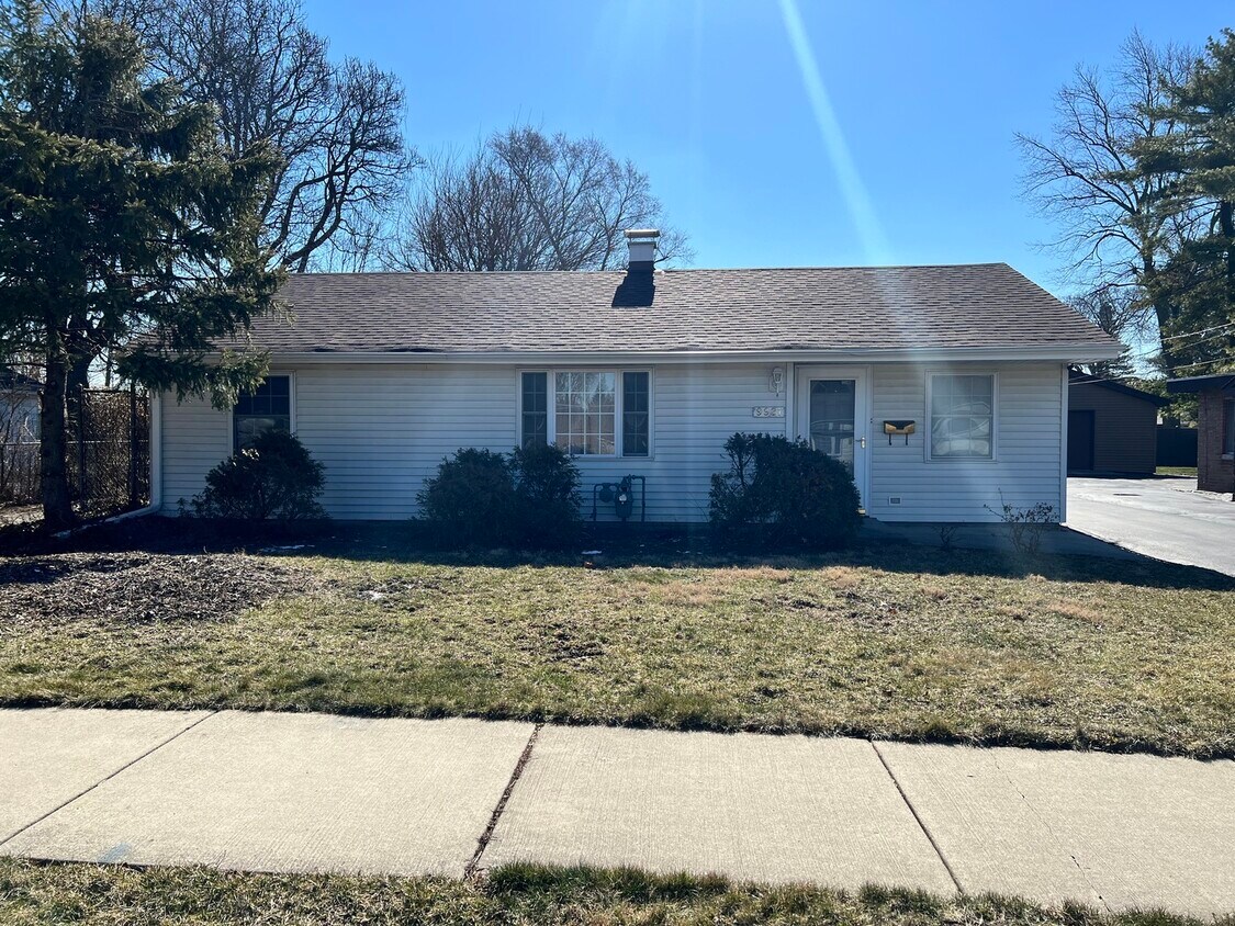 9921 Elm Cir Dr, Oak Lawn, IL 60453 House Rental in Oak Lawn, IL