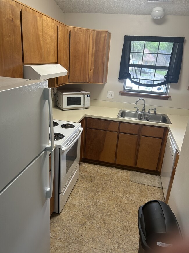 Building Photo - 9611 Blue Jay Ct