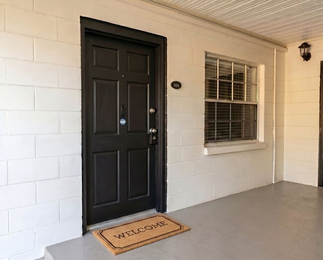 Building Photo - South Tampa 2-Bedroom Condo Near Midtown, SoHo & Westshore!