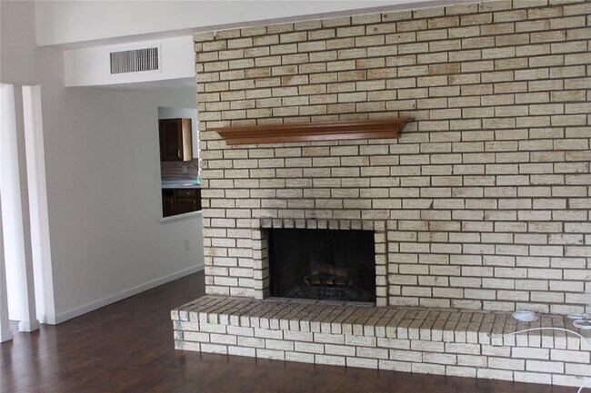 Building Photo - 6906 Blackberry Dr