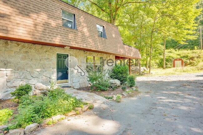 Foto del edificio - 1461 Palisades Rd
