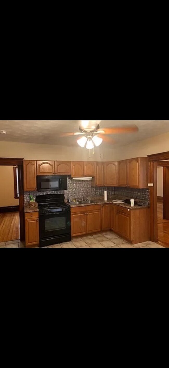 Building Photo - 123 Wood St