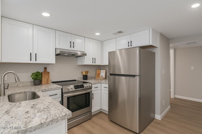 Foto del edificio - 7930 E Camelback Rd