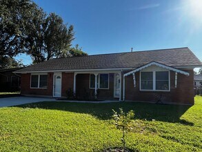 Building Photo - 4704 Evergreen Ln