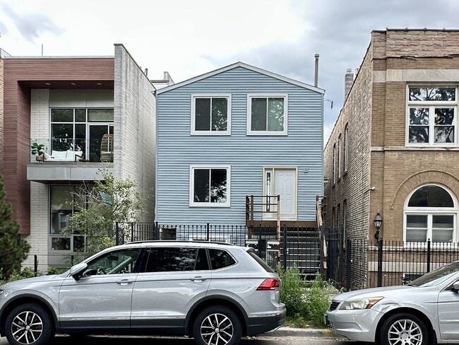 Building Photo - 1827 N Marshfield Ave