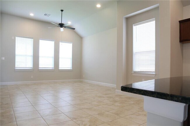 Foto del edificio - 108 Old Trinity Way