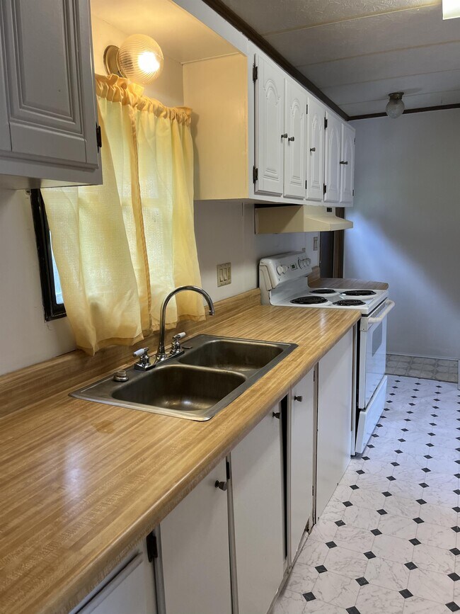 Foto del edificio - 8 Shuckers Ln