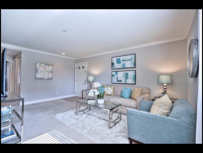 Building Photo - 2601 Cortez Dr