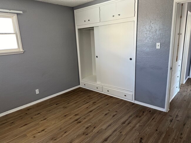 beroom - 44321 Cedar Ave