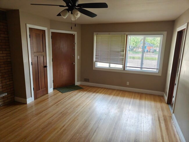 Upstairs Living Room - 6434 Xerxes Ave S