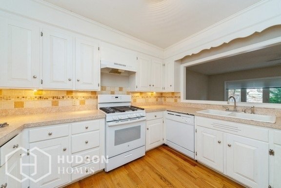 Building Photo - 170 Moulton Dr