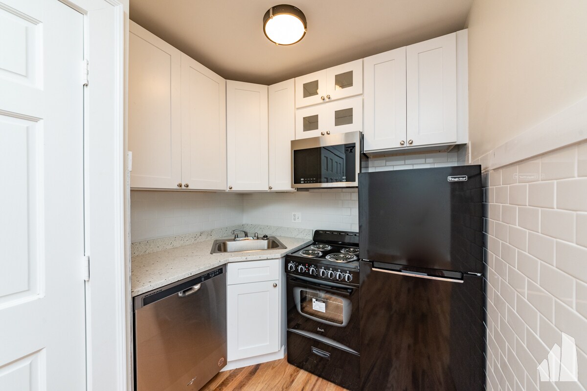 Foto principal - 4536 N Sheridan Rd