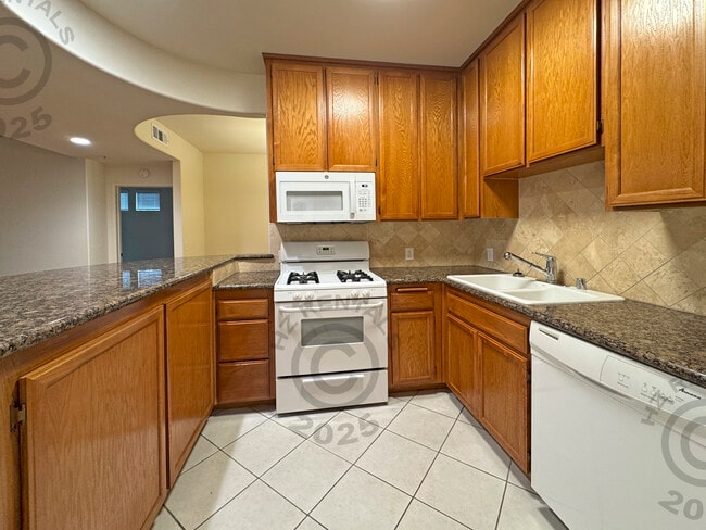 Building Photo - 12140 Moorpark St