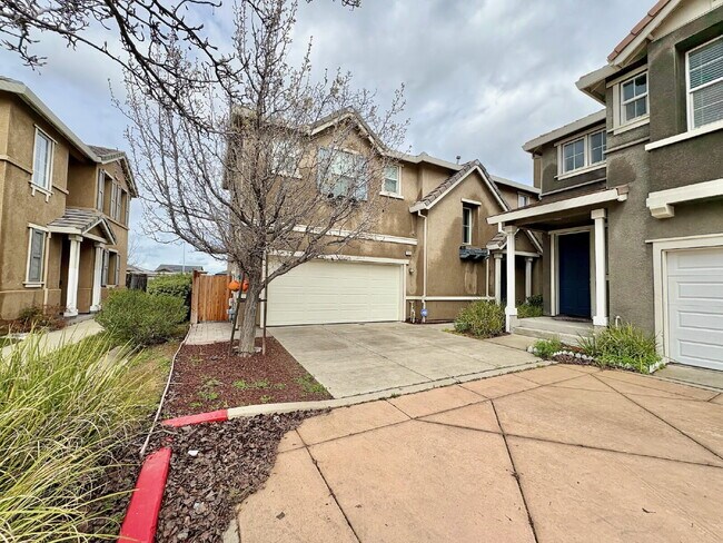 Foto del edificio - Spacious 4BR / 2.5BA Home in Prime Pittsburgh CA Location