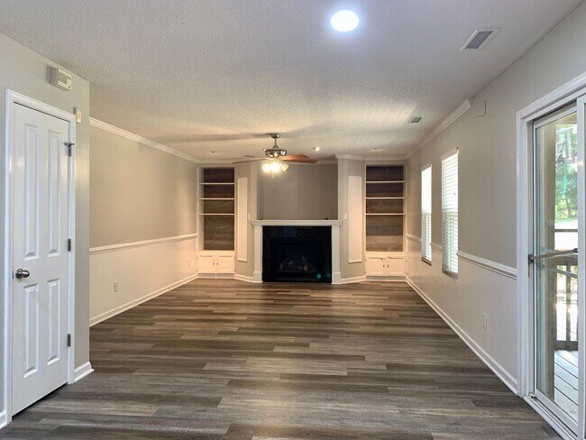 Foto del edificio - Spacious 2 Story Home In Raleigh, Availabl...