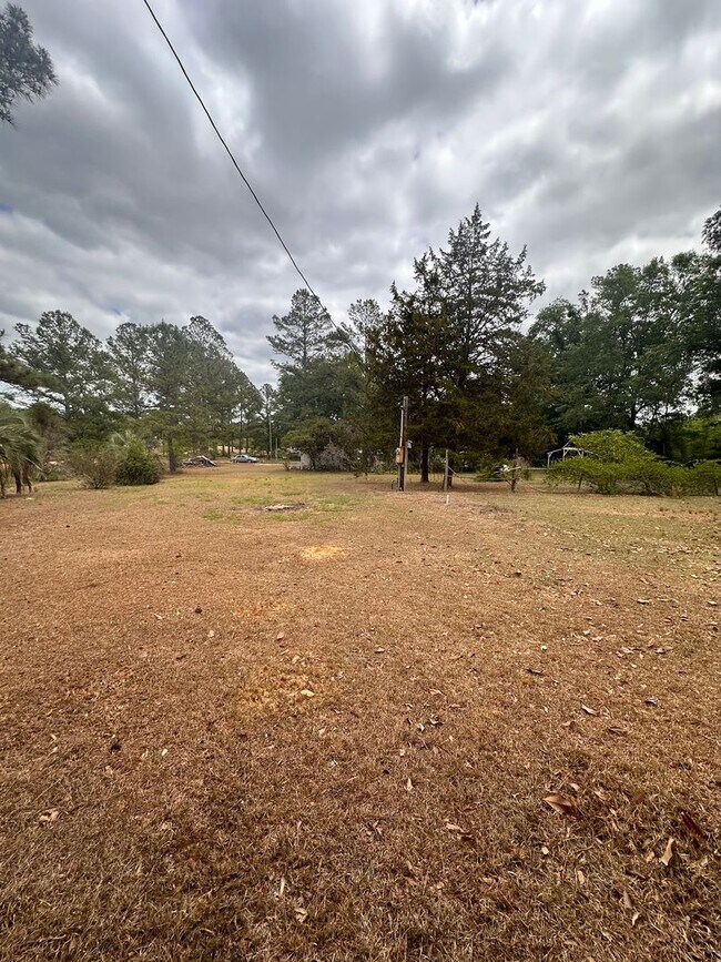 Building Photo - 3 Bed/2 Bath Home- Under Renovations