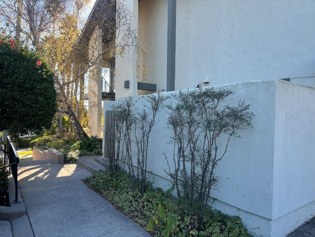 Foto del edificio - 1750 Prefumo Canyon Rd