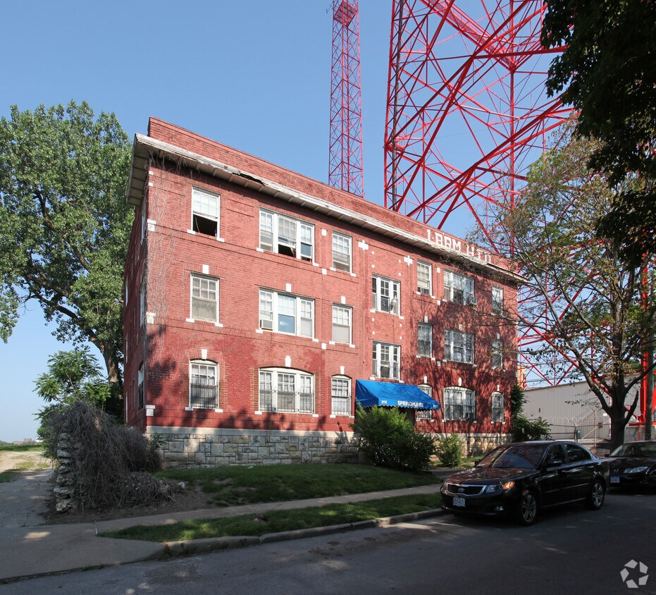 The Springhurst Apartments in Kansas City, MO