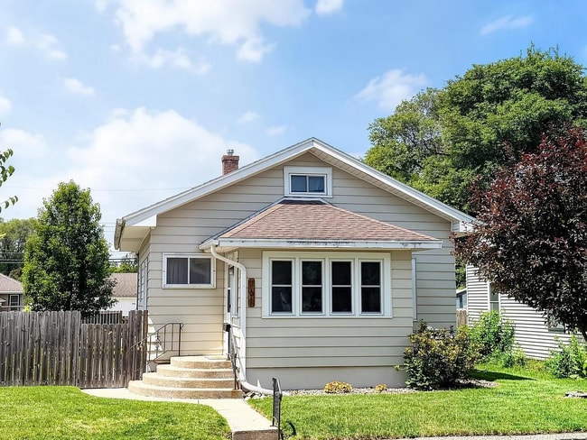Building Photo - 761 24th St N